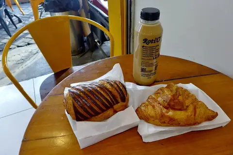 Jay-B Bakes @The Café photo 1